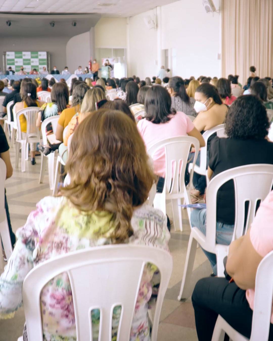 Prefeito Joel Rodrigues anuncia reajuste do piso salarial dos professores de Floriano